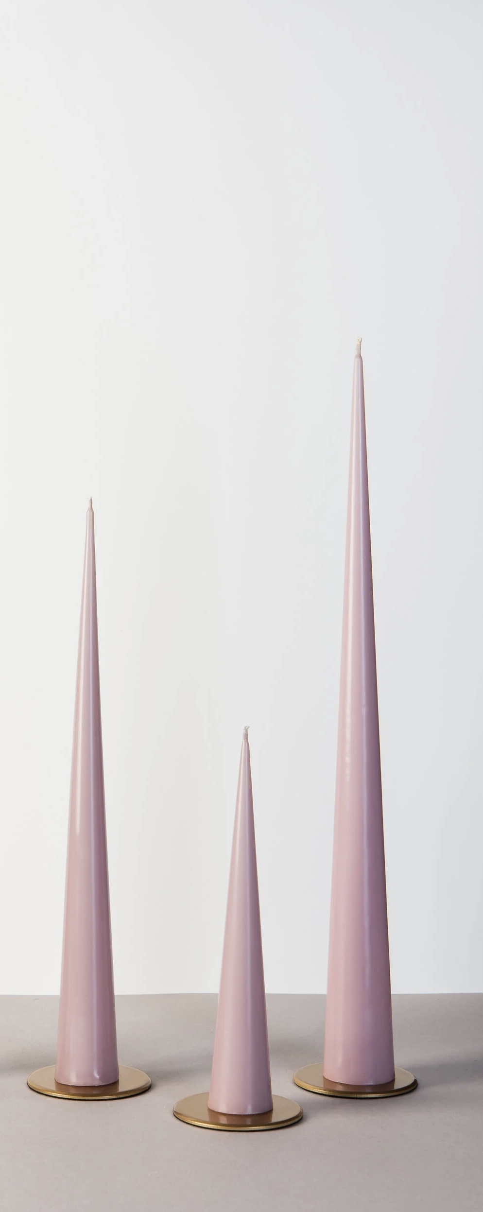 ALD003-7, Свеча конусная (10 часов), 25х4,2 см, холодный розовый, 2009980180298,4627197642422